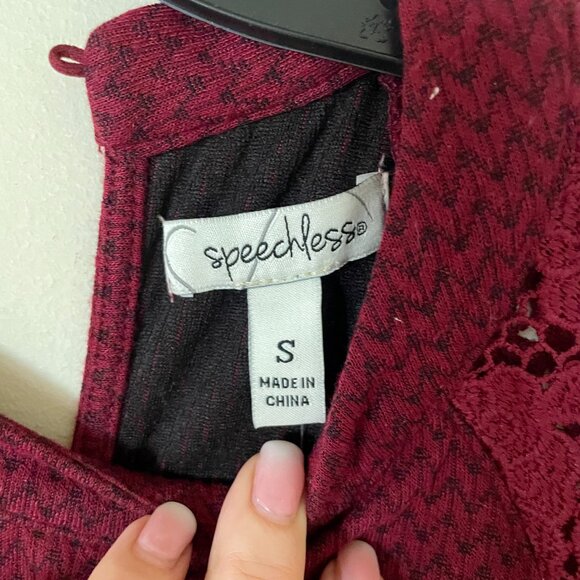 Wine color sleeveless dress - Picture 3 of 9